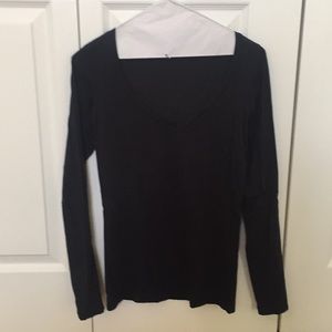Theory long sleeve V neck shirt